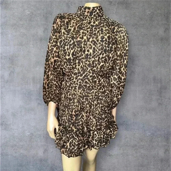 Women’s Chic Leopard Print Smocked Mini Dress size Small - Picture 4 of 11